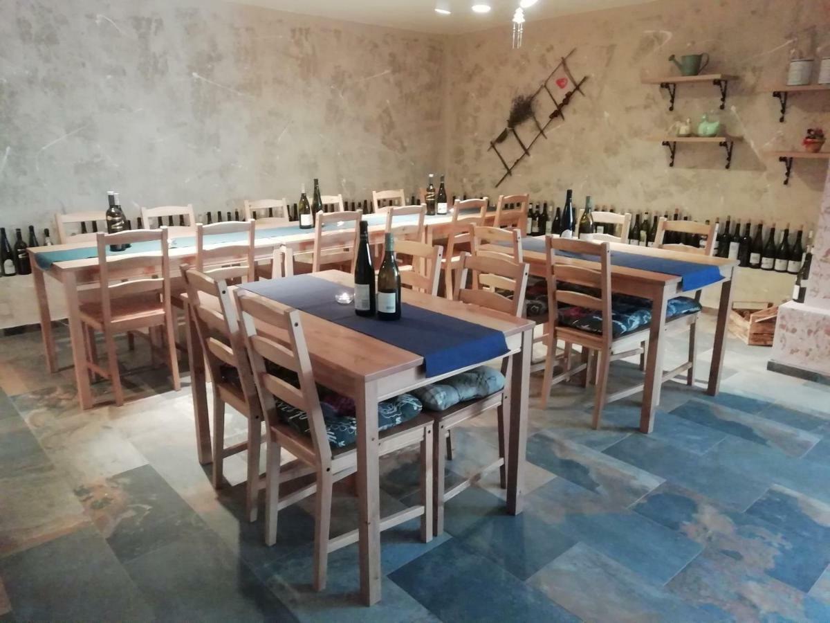 Ubytovani U Janca Lednice Bagian luar foto